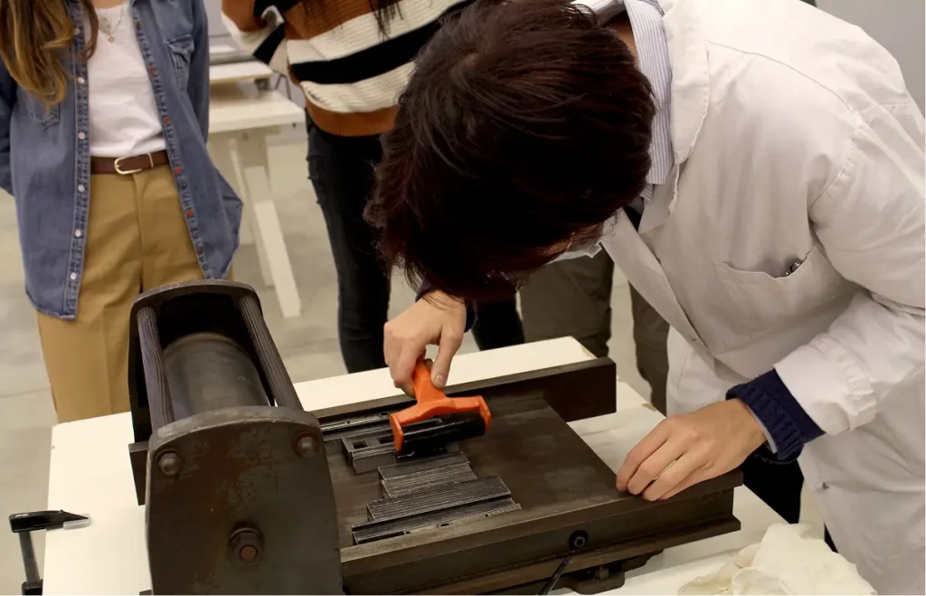 https://www.amaliaweb.org/?page_id=2806/#laboratori
